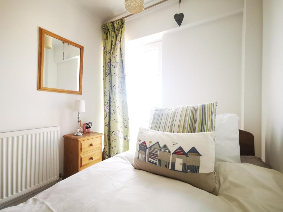 Sea View 3 Bedroom Seaside Property 치체스터 외부 사진