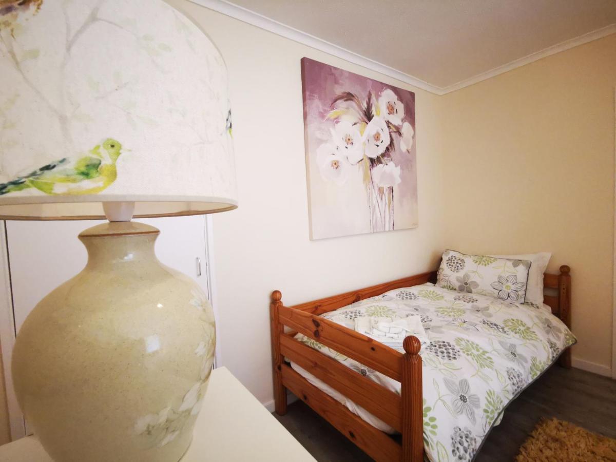 Sea View 3 Bedroom Seaside Property 치체스터 외부 사진