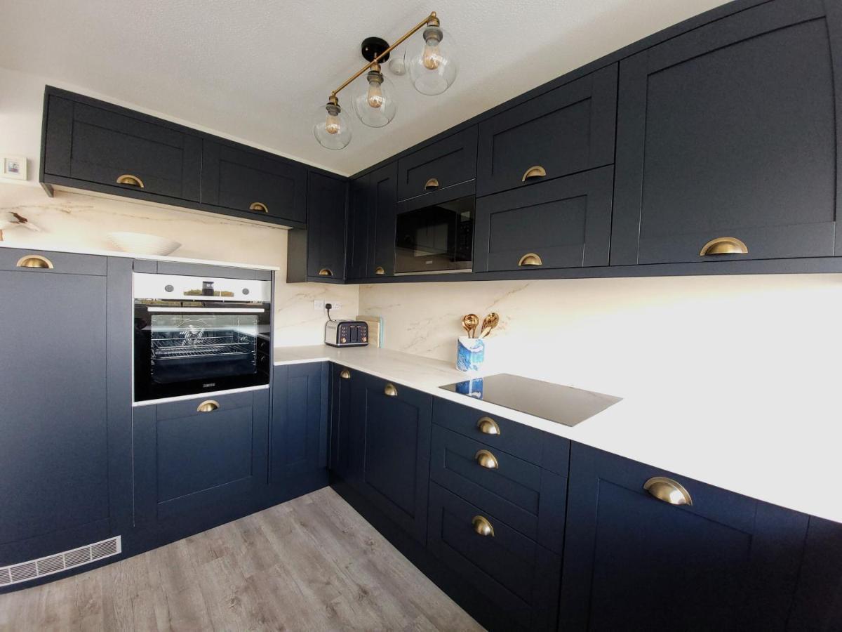 Sea View 3 Bedroom Seaside Property 치체스터 외부 사진